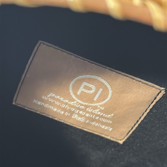 Pi Paradise Island Circular Woven Wicker Summer Crossbody Bag - Picture 6 of 6